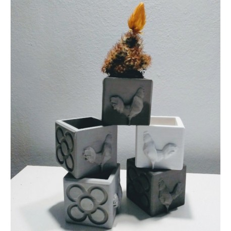 Mini cubic rooster and panot pot