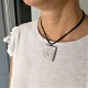Collar triskel cuadrado resina cerámica