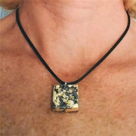 Collar Flor de Barcelona, Panot pequeño acabado metal dorado
