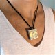 Collar Flor de Barcelona, Panot gran acabat metall daurat