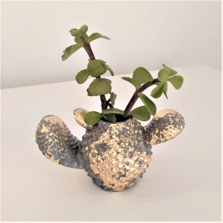 Mini test cactus amb acabat en metall daurat o platejat