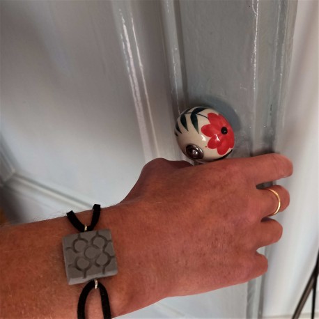 Pulsera mano Flor de Bilbao, Roseta de Bilbao resina cerámica